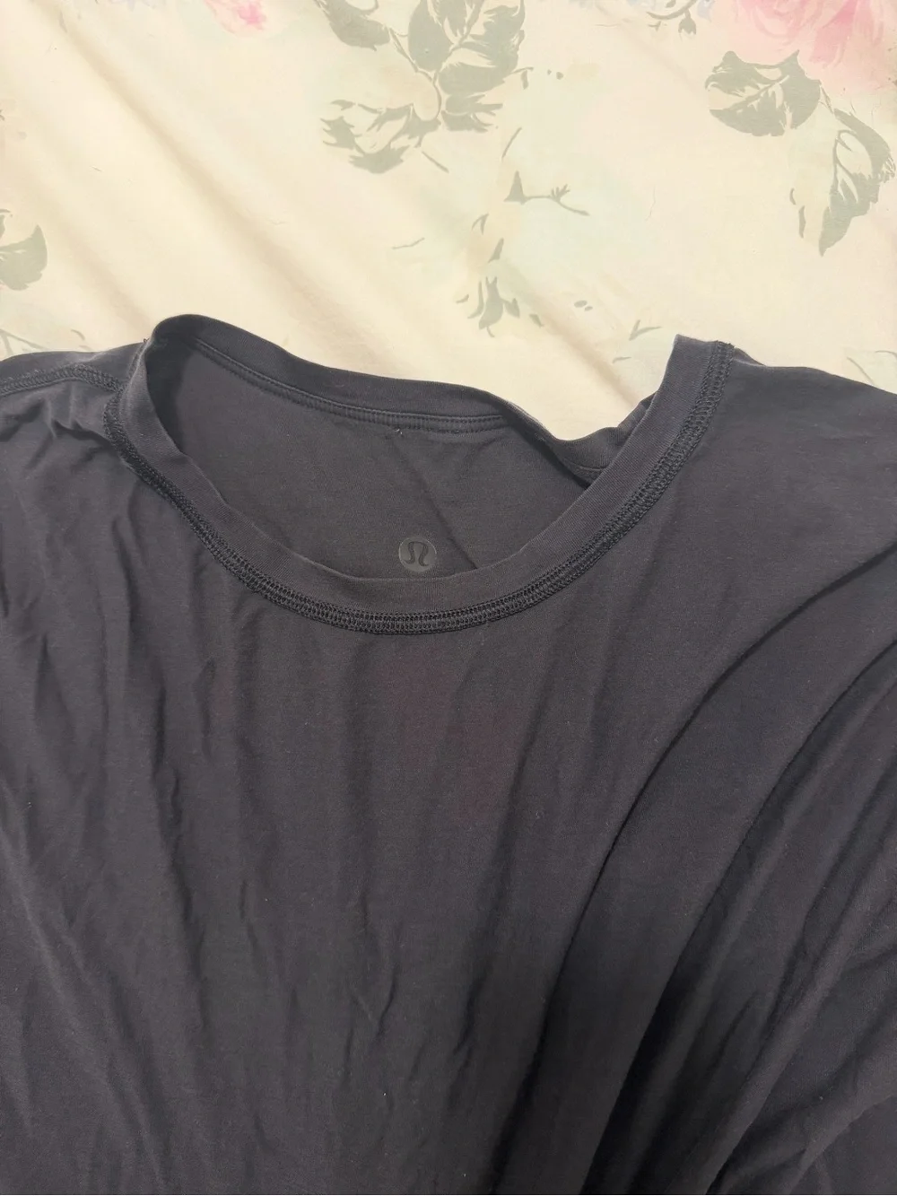 Lululemon cropped tee